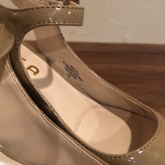 Unisa nude platform slingback sandals. Size 7.5 - Picture 5 of 5